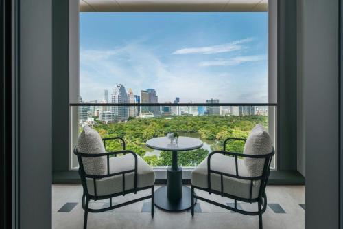 Deluxe King Room with Balcony and Park View