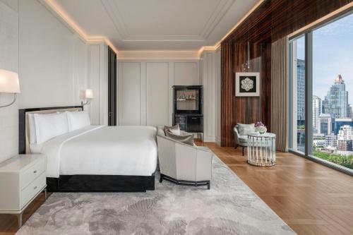 Two-Bedroom Suite with One King Bed and Two Double Beds - Club Lounge Access