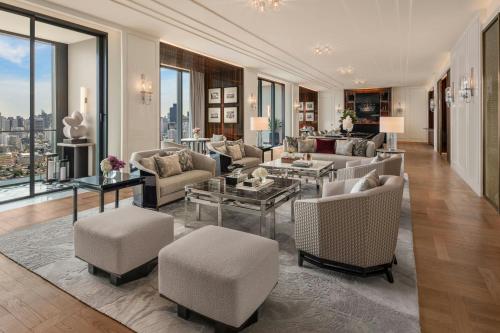 Two-Bedroom Suite with One King Bed and Two Double Beds - Club Lounge Access