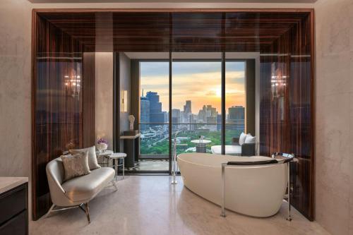 Two-Bedroom Suite with One King Bed and Two Double Beds - Club Lounge Access
