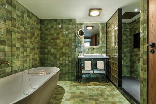 Junior Suite with Balcony  -  Sacrée vue