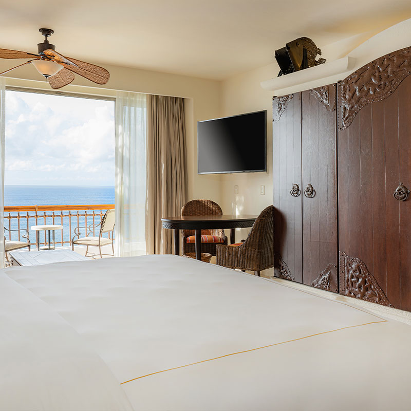 Junior Suite Ocean Front King