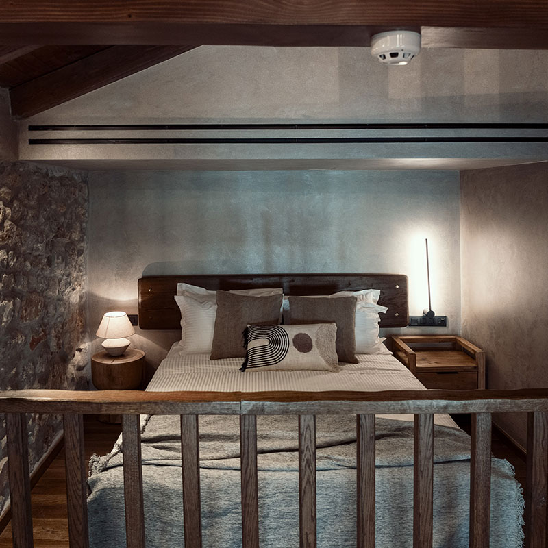 Honeymoon Loft Suite with Balcony