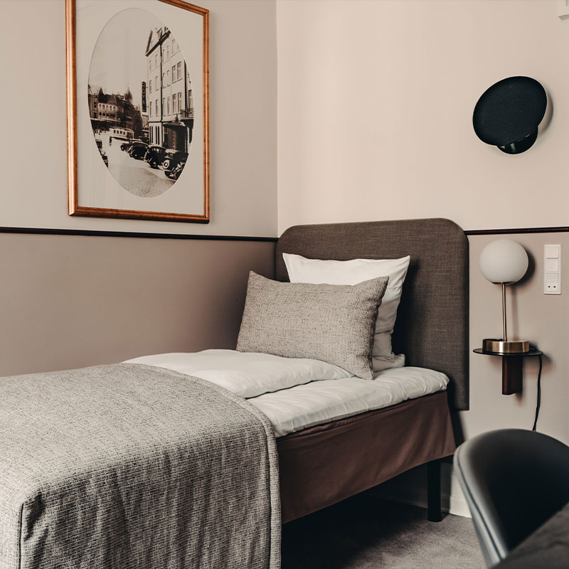 Queen's Single Room