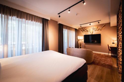 Deluxe Double Room with Shower