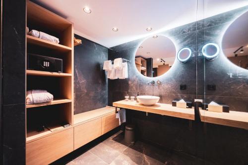 Deluxe Double Room with Shower