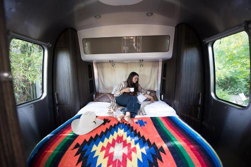 Deluxe Caravan