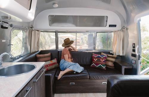 Deluxe Caravan