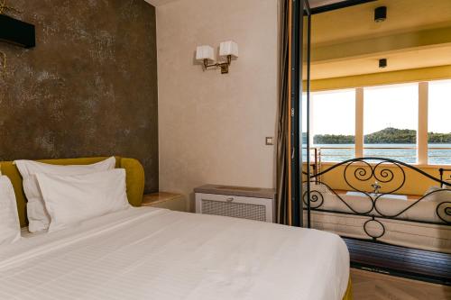 Three-Bedroom Apartment with Sea View