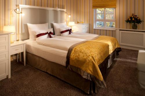 Suite with Mountain View