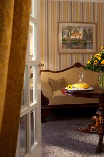 Suite with Mountain View