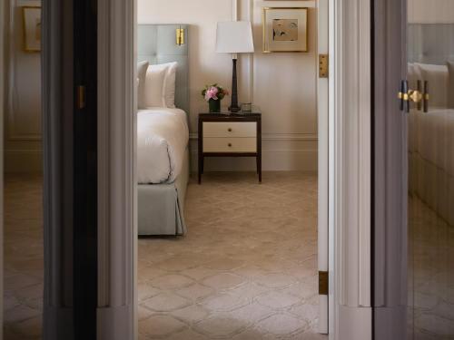 Suite with Lake View