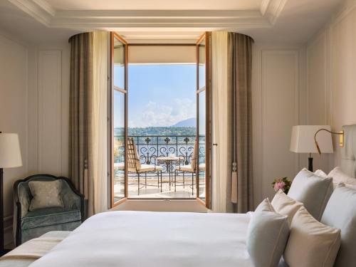 Suite with Lake View