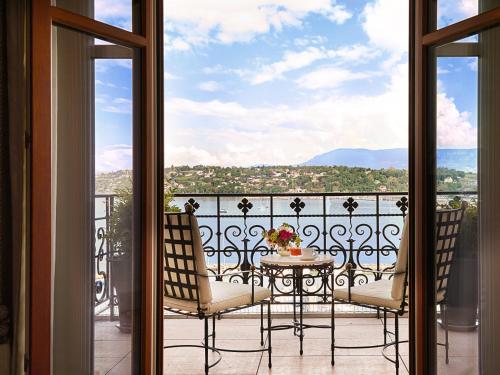 Suite with Lake View