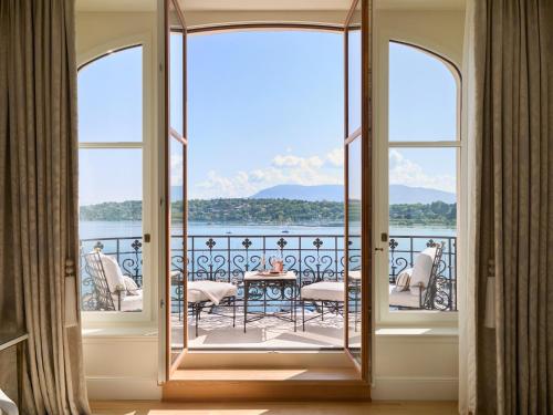 Suite with Lake View