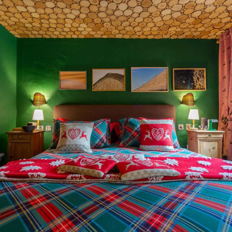 Deluxe Queen Room with Balcony