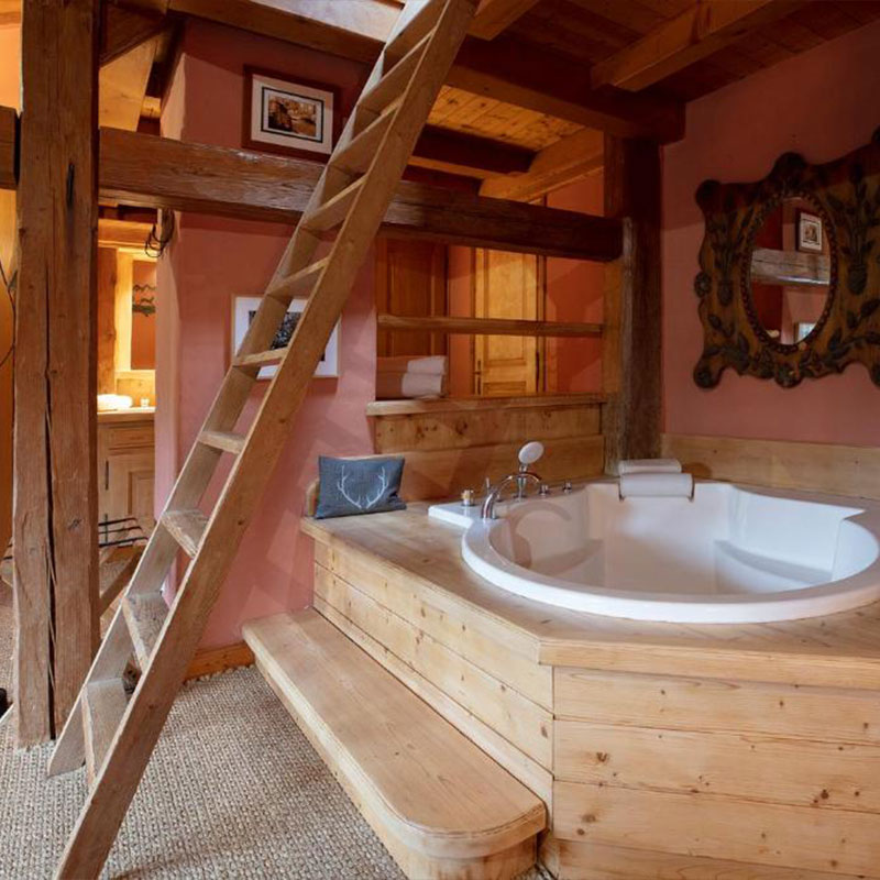 Junior Suite with In-room Tub