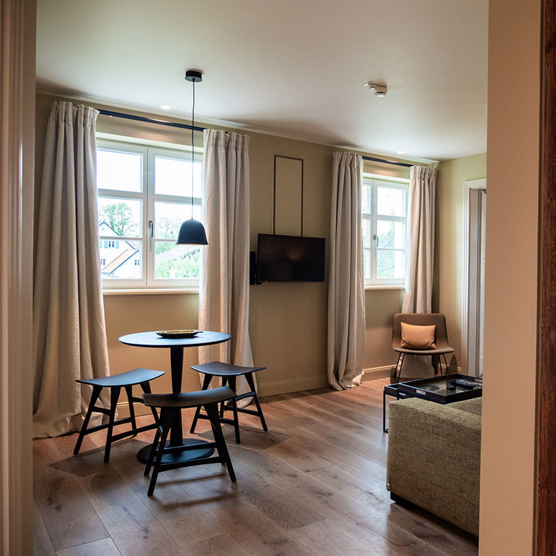 Loge Six