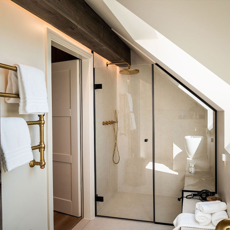 Loge Seven