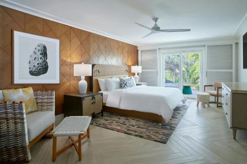 1 Bedroom Suite, 1 King, Sofa bed, Ocean view, Balcony (Mobility Accessible w/ Roll-in Shower)