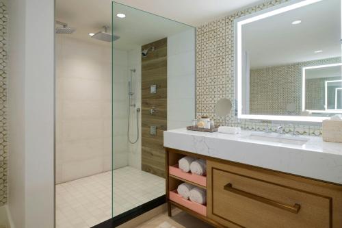 1 Bedroom Suite, 1 King, Sofa bed, Ocean view, Balcony (Mobility Accessible w/ Roll-in Shower)