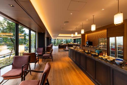 Panoramic Suite with Free Lounge Access