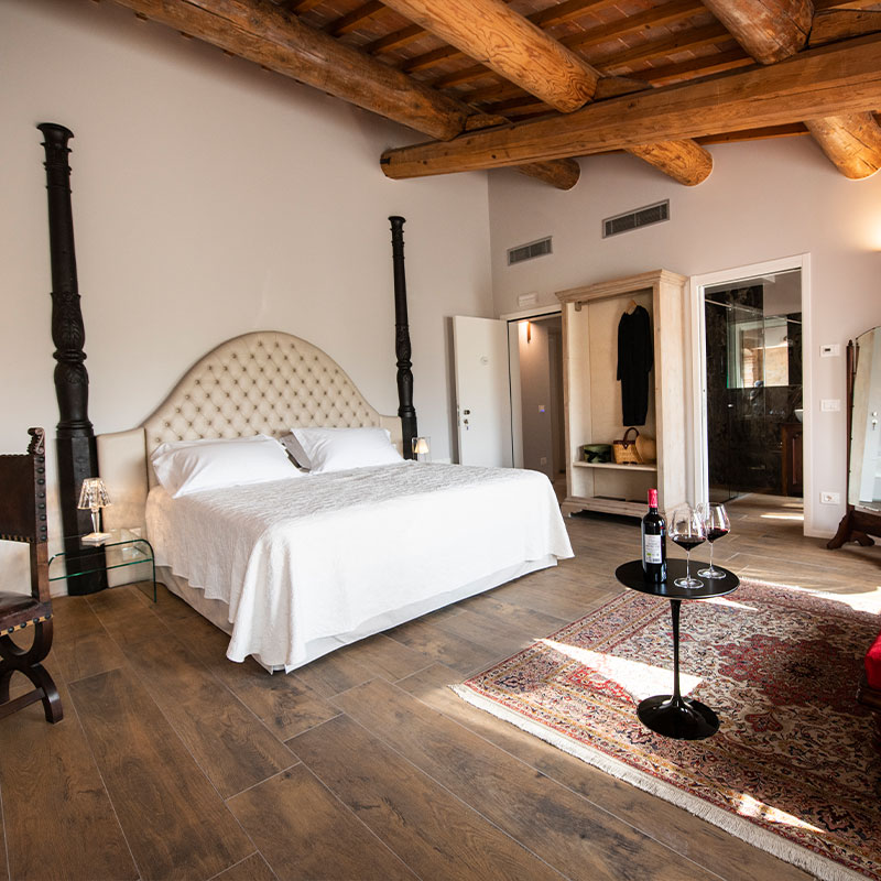 Premiere Suite with Bathtub
