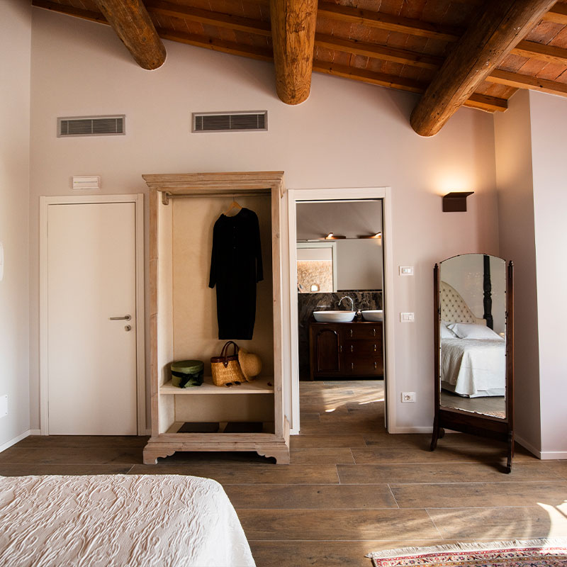 Premiere Suite with Bathtub