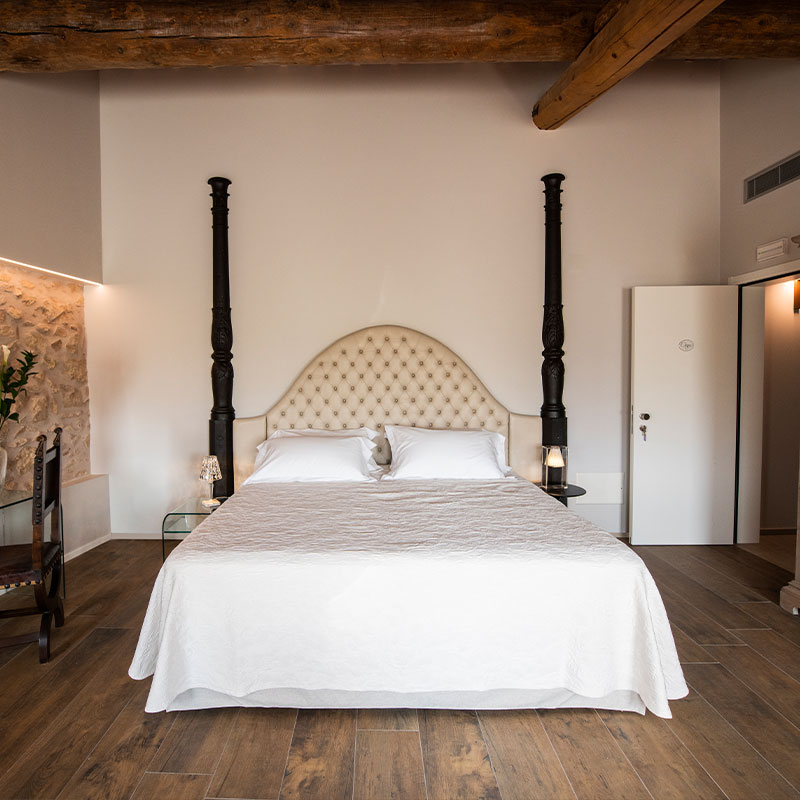 Premiere Suite with Bathtub