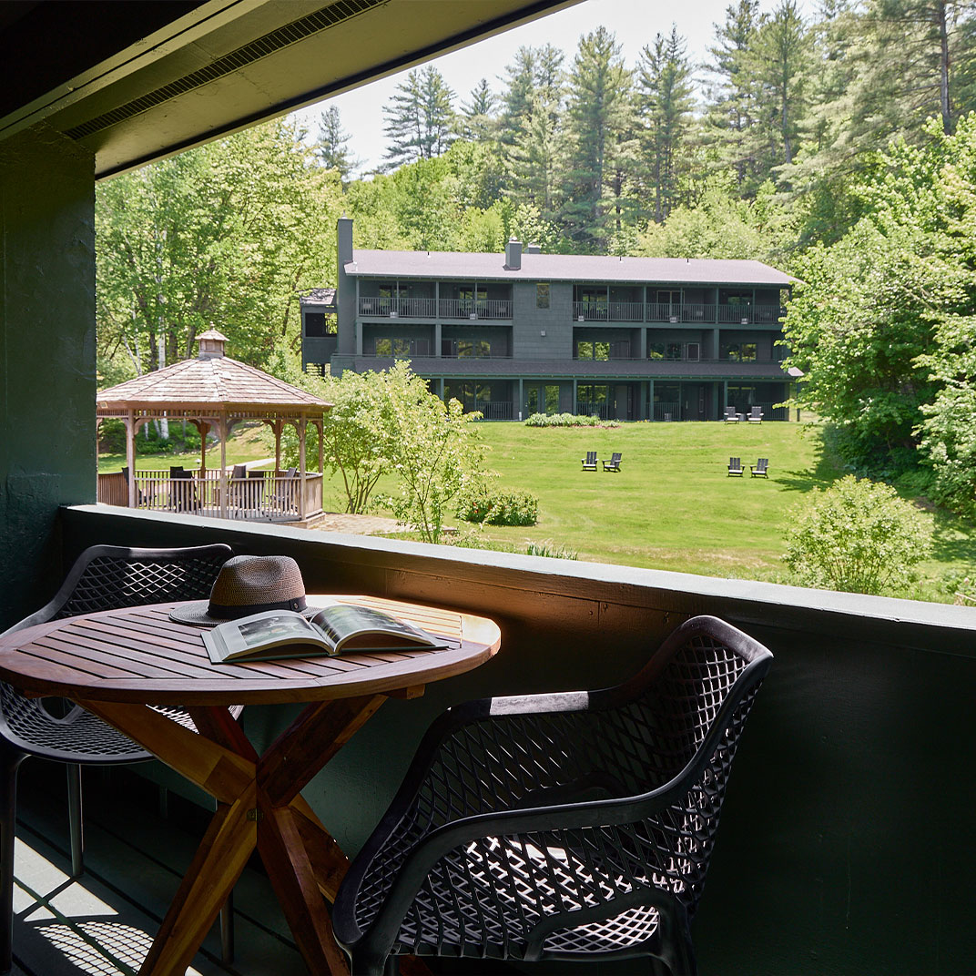 King Junior Suite w/ Balcony