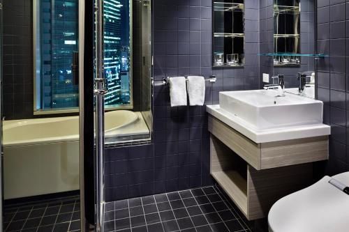 Superior Queen Room with Tokyo Tower View from Bath - Smoking