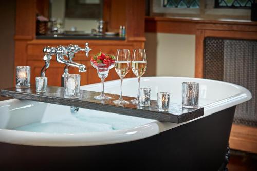 Deluxe King Suite