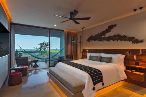 Oasis Room 1 King Bed