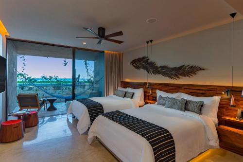 Oasis Room 2 Queen Beds