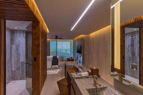 Oasis Room 2 Queen Beds