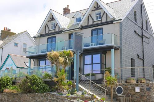 Deluxe Double Room with Balcony and Sea View