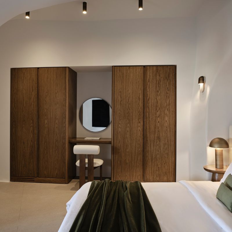 Deluxe Suite with indoor Hot tub