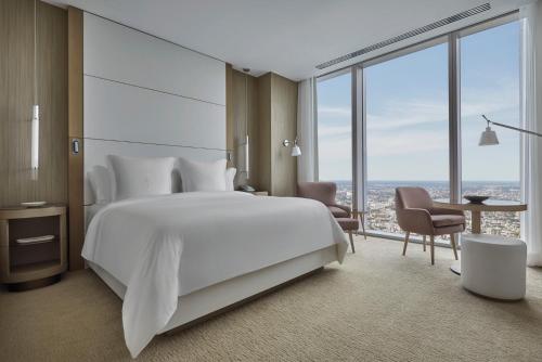 Premier Cityscape King Room 