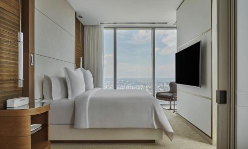 Landmark One Bedroom King Suite Accessible