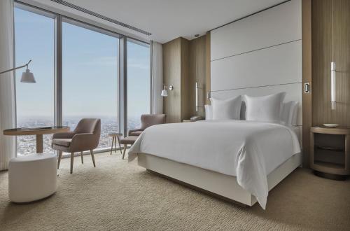 Skyline Corner One Bedroom Suite - Accessible