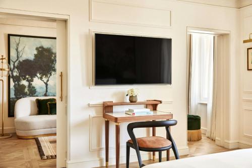 One-Bedroom Palace King Suite