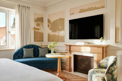 Premium King Room with Street View
