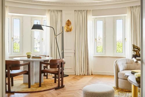 One-Bedroom Neptuno King Suite