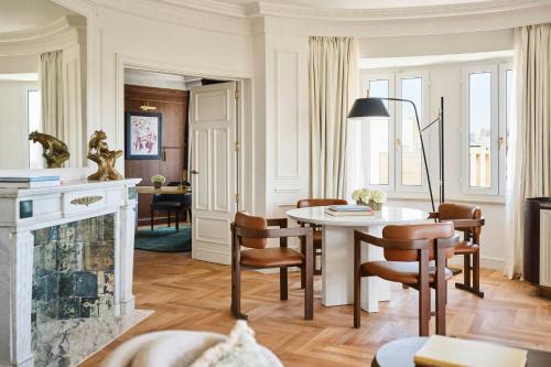 One-Bedroom Neptuno King Suite