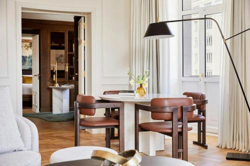 One-Bedroom Neptuno King Suite