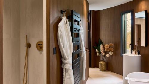 Suite with Hot Tub