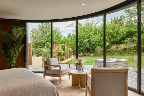 Suite with Hot Tub