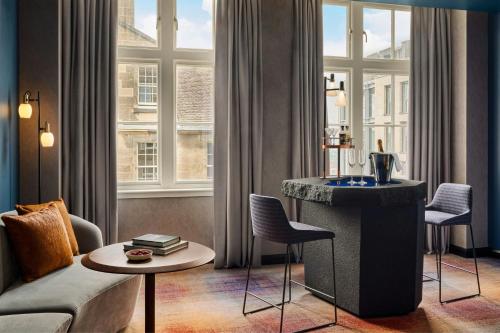 James Craig Deluxe King Suite