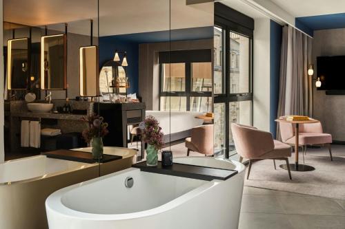 King Studio Suite