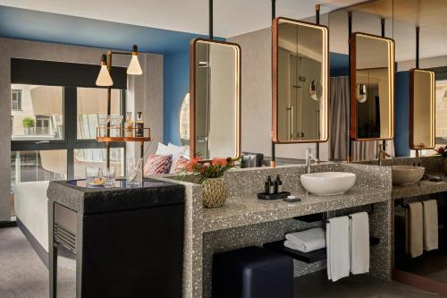 King Studio Suite